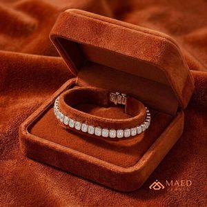 กำไลข้อมือเทนนิสโมอิสซาไนต์สำหรับผู้หญิง สีโรสโกลด์ ดีไซน์โซ่เส้นเล็ก ประดับด้วยพลอยรูปทรงสี่เหลี่ยมผืนผ้า เครื่องประดับแฟชั่น ของขวัญสำหรับเจ้าสาว สวยสง่า - Product Image 4