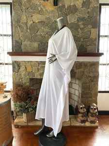 ชุดเดรสคาฟทันผ้าเรยอนสีขาว ดีไซน์หรูหรา คอวี ทรงหลวม ไซส์ใหญ่ ใส่สบาย เหมาะสำหรับใส่ไปเที่ยวพักผ่อน - Product Image 3