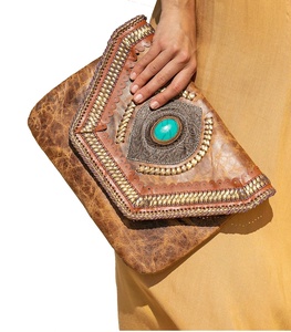 Sac fourre-tout décontracté pour femme KAMARVY KN-115 en cuir véritable, style Banjara, avec rabat unique en coton vintage, personnalisable - Product Image 2