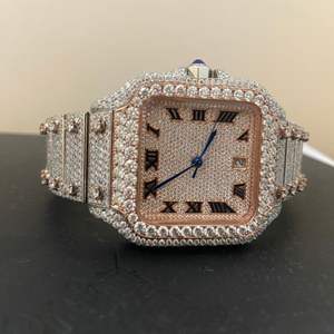 Reloj Unisex con Incrustaciones de Moissanita, con Fecha Automática, de Alta Calidad, con Diamantes Incoloros, al Mejor Precio al por Mayor - Product Image 2