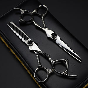 กรรไกรตัดผม NEPURLson สีเงินดำ ขนาด 6.0 นิ้ว ดีไซน์ใหม่ทันสมัย สวยงาม สำหรับช่างทำผม กรรไกรตัดผมแบบแบน กรรไกรซอยผม - Product Image 3