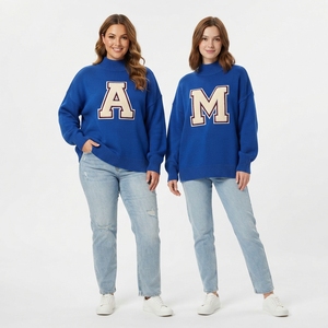 Pull à col roulé surdimensionné pour femme, bleu marine, avec motif brodé AVA rouge, tricoté, décontracté pour l'automne - Product Image 6