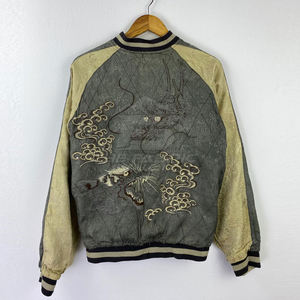 Veste Sukajan d'hiver à col mandarin et capuche en toile patchwork personnalisée de qualité supérieure, broderie de faucon, souvenir japonais OEM - Product Image 2