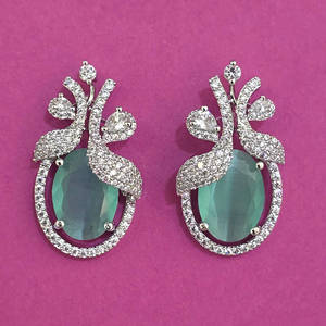 Compre en Línea Pendientes Clásicos de Calidad de Exportación de Kanhai Jewels para Mujer con Baño de Rodio y Circonita 444102 Aniversario - Product Image 4