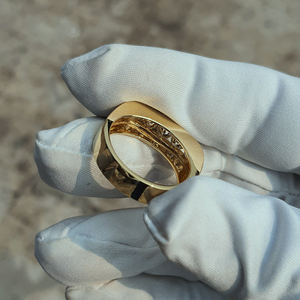 Anillo de Cóctel para Hombre de Plata de Ley de Alta Gama con Piedras de Moissanita, Corte VVS2, Color E, Engaste de Canal, 2.5g, Ético y Sostenible - Product Image 4