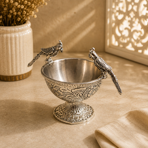 Cuenco Urli de Metal Plateado Antiguo Hecho a Mano en India, Maceta Decorativa Flotante para Flores, Centro de Mesa para Sala de Estar - Product Image 1