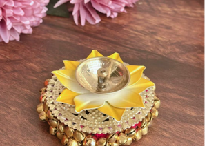ที่วางเทียนรูปดอกบัวสีแดงหรูหรา พร้อมกระดิ่งทองเหลือง สำหรับตกแต่งบ้าน - Product Image 2