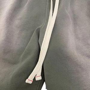 Short de jogging personnalisé vierge en molleton de coton French Terry, avec cordon de serrage, délavage acide, bords bruts, style vintage et uni, pour le sport - Product Image 5