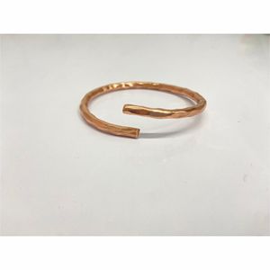 Pulsera de Terapia Magnética de Cobre Puro para Alivio del Dolor de Artritis, Brazalete de Cobre Bioenergético Ajustable Martillado, Joyería para Hombres - Product Image 6