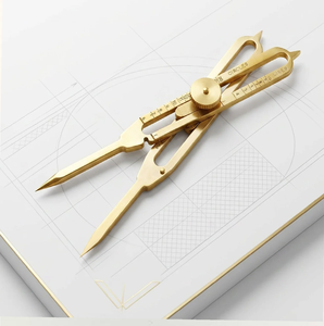 Outil de division droit en laiton durable, essentiel pour des proportions précises dans les œuvres d'art et les travaux de dessin, à prix de gros. - Product Image 1
