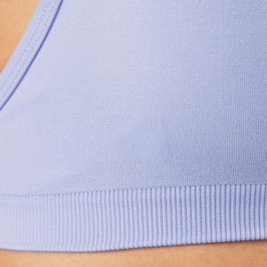 เสื้อชั้นในกีฬาแบบไร้ตะเข็บสำหรับผู้หญิง ดีไซน์มินิมอล เหมาะสำหรับโยคะ ฟิตเนส ออกกำลังกาย เนื้อผ้านุ่ม ยืดหยุ่น กระชับ น้ำหนักเบา รุ่น Skyline - Product Image 5