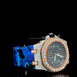 Reloj de cuarzo con banda de caucho azul elegante, medio engastado con moissanita, con opción de múltiples colores de correa disponible. - Product Image 3