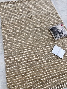 Tapis en jute et laine fait main, tapis d'appoint bohème en fibres naturelles, tapis texturé à franges, tapis de sol rustique style ferme, tapis neutre tissé à la main - Product Image 1