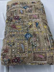 Tissu en tulle perlé et pailleté, tricoté en trame, de poids moyen, brodé pour robes de mariée, saris, lehengas et vêtements de couture de mariage - Product Image 1