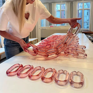 Grandes chaînes en résine transparente colorées |   Décoration murale - Product Image 1