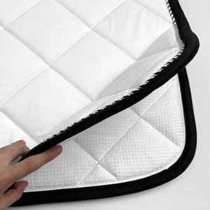 Tapis de Selle Professionnel Personnalisable pour Équitation – Votre Demande Spécifique pour Courses Hippiques et Dressage - Product Image 1