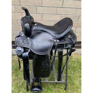 Selle de cheval en cuir noir de style western avec gravure personnalisée, motif floral et quincaillerie en laiton, designs durables - Product Image 1