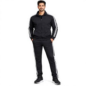 Conjunto Deportivo Clásico de Felpa de Algodón con Rayas Negras, Combinación de Estilo Moderno y Comodidad, Hecho con Materiales Suaves y Duraderos - Product Image 1