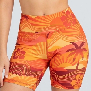 Shorts adhérents pour femmes, pour l'entraînement au pole dance, avec matière extensible douce, maintien sûr des jambes, coupe confortable et flexible. - Product Image 1