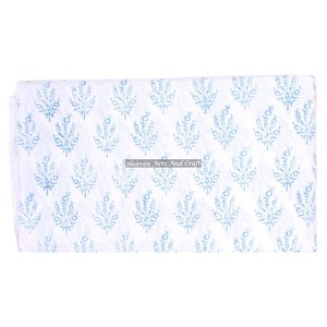 Telas de algodón con estampado de bloques de mano de madera 100% hechas a medida, ideales para diseñador de ropa y tiendas de textiles para el hogar para reventa - Product Image 1