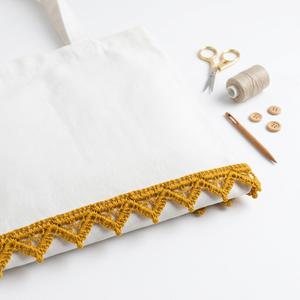 Encaje Guipur Geométrico Amarillo Mostaza de 10 mm, Ribete de Encaje GPO Ecológico de Lujo Personalizable, Fabricante Directo, Embalaje de 20 Metros para Saris - Product Image 1