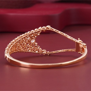 Bracelet en or rose 14 carats serti de diamants ronds de 3,62 carats cultivés en laboratoire, en forme de bulle - Product Image 4