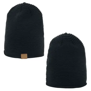 Bonnet unisexe noir en tricot pour l'hiver, 56-58 cm, décontracté, en acrylique, tricoté à la main, motif uni, avec revers - Product Image 4