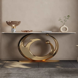 Mesa consola artística con una superficie de madera oscura y patas onduladas de cinta plateada, disponible a precios de mayorista. - Product Image 4