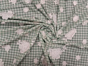 Tela de Algodón a Cuadros Verde Salvia y Blanco de Primera Calidad con Bordado Floral Blanco en 3D - Material para Apliques de Diseño - Product Image 5