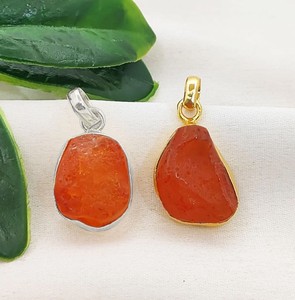 Colgante de Piedra Preciosa Cornalina Cruda Bañada en Oro al por Mayor – Suministros de Joyería para Collares DIY - Product Image 1