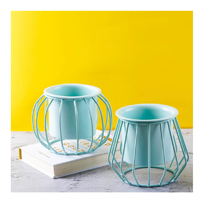 Ensemble de 2 supports métalliques durables et légers avec jardinières (plantes non incluses) Pots en métal pour la décoration de la maison - Product Image 1