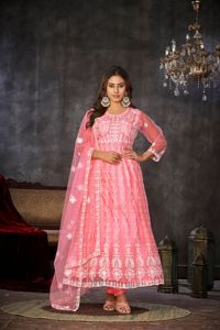 ชุดอานาร์กาลีสีพีชคุณภาพดีสำหรับผู้หญิง เหมาะสำหรับงานแต่งงานและงานเฉลิมฉลอง แขนเสื้อ 3/4 ผ้าเน็ตซานตูน แบบเย็บกึ่งสำเร็จรูป - Product Image 2