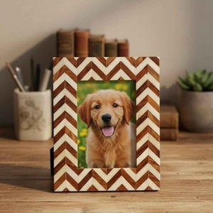 Cadre photo décoratif en résine et bois de qualité supérieure avec incrustation de motifs, idéal pour la décoration intérieure, les souvenirs de mariage et les cadeaux – En vente - Product Image 1