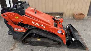 รถตักล้อยางขนาดเล็ก Kubota SCL 1000 ดีเซล พร้อมชิ้นส่วนประกอบ Huade สำหรับงานก่อสร้าง เกษตรกรรม และงานขุดดิน - Product Image 3