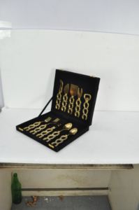 Caja de regalo premium, juego de cubiertos y cuchillos para queso hechos a mano en oro, 10 piezas, aptos para contacto con alimentos, juego de cubiertos de alta calidad estilo herradura. - Product Image 3