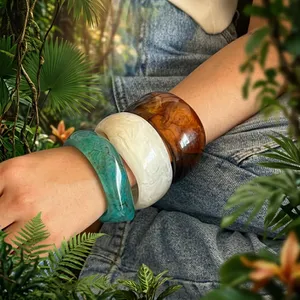 Pulseras Modernas de Resina Epoxi con Diseño de Ángel, Tres Tonos Brillantes, Joyería de Moda para Mujer, Venta al por Mayor en India - Product Image 6