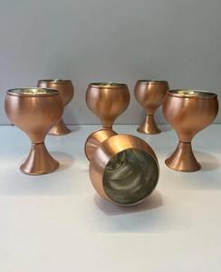 Copa de vino básica con tallo de cobre, perfecta para servir cócteles, vinos y bebidas en clubes, bares y fiestas, hecha a mano en India. - Product Image 6