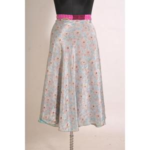 Falda Maxi Cruzada de Seda con Estampado Floral Vintage para Mujer, Hecha a Mano - Product Image 2