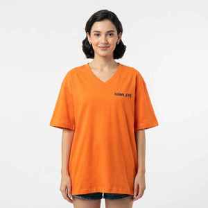 Camiseta de Manga Corta con Cuello en V para Mujer, Color Naranja, Corte Holgado, 100% Algodón, Estilo Casual, con Logotipo Estampado - Product Image 3