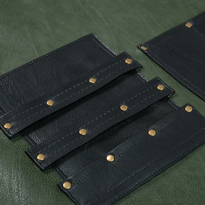 Tablier de barbier avec bretelles croisées réglables en cuir, plusieurs poches organisatrices pour brosses et ciseaux - Product Image 4