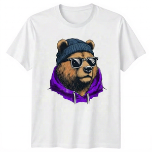 Camiseta informal para hombre con estampado de oso con gorro y cuello redondo, manga corta, corte regular, algodón jersey - Product Image 5