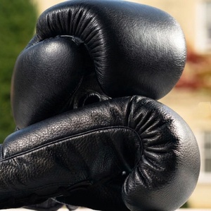 Gants de boxe professionnels en cuir artificiel noir pour Muay Thai et gants de boxe confortables de qualité supérieure - Product Image 2