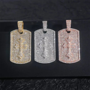 Pendentif Dog Tag Croix en Moissanite Argentée 26mm, Collier Statement Hip Hop, Bijoux Tons Blanc, Jaune et Rose, Dog Tag Croix Givrée - Product Image 5