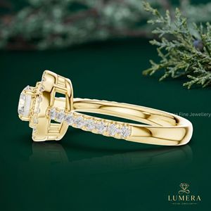 Bague en or jaune avec double halo et pavé de diamants, diamant de laboratoire rond brillant, pour femme, intemporelle et élégante - Product Image 5
