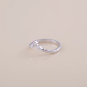 Bague de fiançailles en or blanc, jaune et rose 14 carats avec diamants de laboratoire ronds et marquise de 2,19 carats, sertis à griffes - Product Image 3