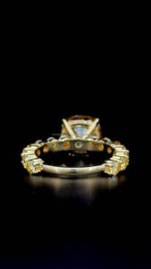 Cojín amarillo corte Moissanite diamante racimo piedra ajuste anillo de compromiso lujoso anillo de compromiso chapado en oro de 10K para mujer - Product Image 3