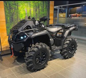 Quad tout-terrain noir Outlander X MR ATV 700 4 temps pour adultes - Product Image 1