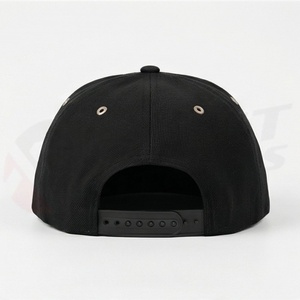 Gorra Snapback Negra de Visera Plana, Color Liso, Estilo Skater, Ideal para el Sol de Verano, Accesorio Diario - Product Image 2