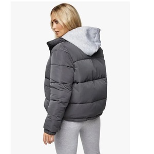 Chaqueta Acolchada con Capucha Gris para Mujer, Informal, Cortavientos, de Invierno, con Relleno de Poliéster, Cierre de Cremallera, Corte Regular - Product Image 2