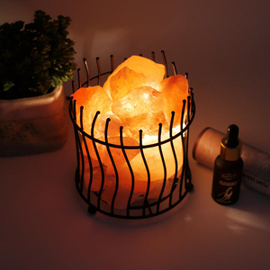 Lámpara de sal del Himalaya en forma de lágrima, tallada a mano, luz de mesa de sal rosa con interruptor regulador y base de madera - Product Image 3